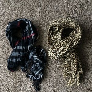 Graphic Scarves 🧣(SOLD)